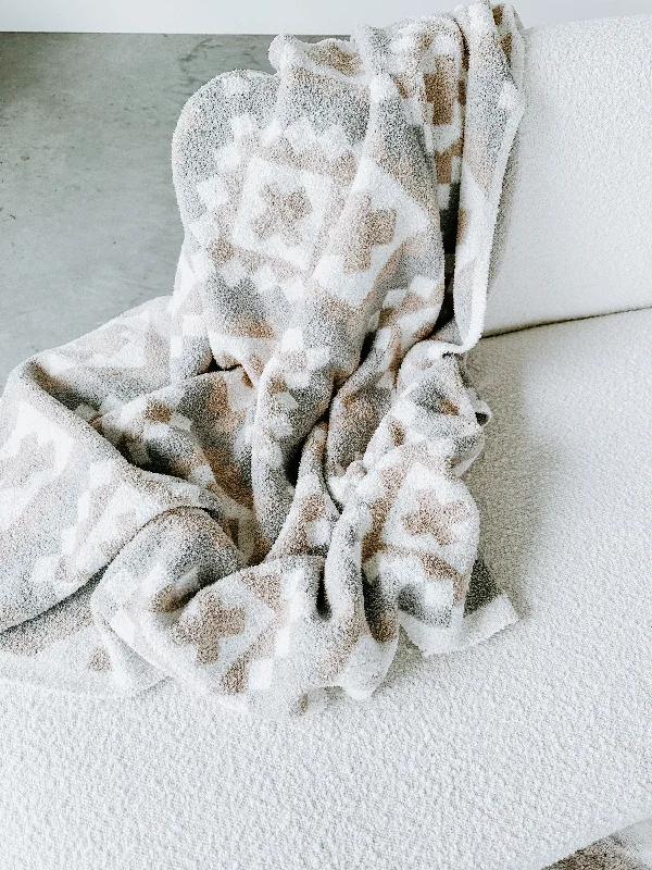 Geometric Print Throw Blanket