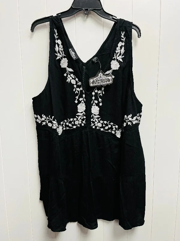 Top Sleeveless By Angie In Black & White, Size: 3x